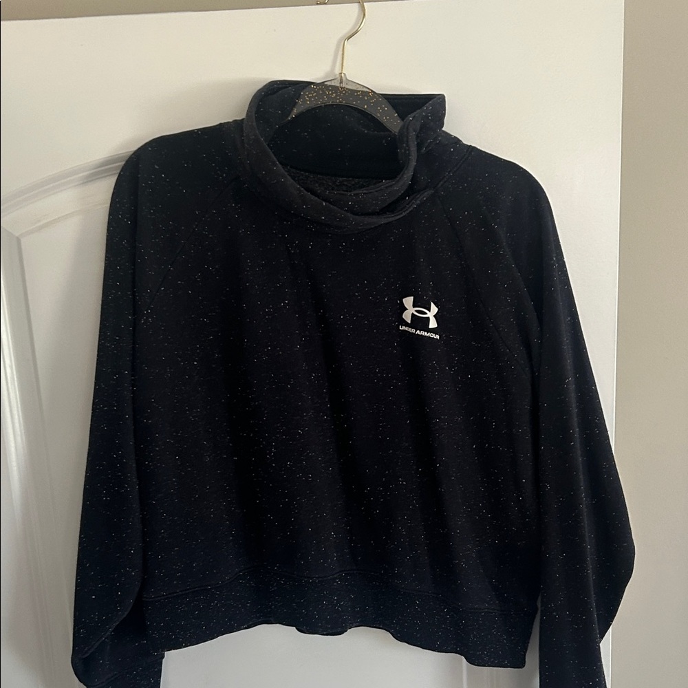 Women’s Sz M Under Armour Black Speckled Funnel Neck Pullover Great Condition